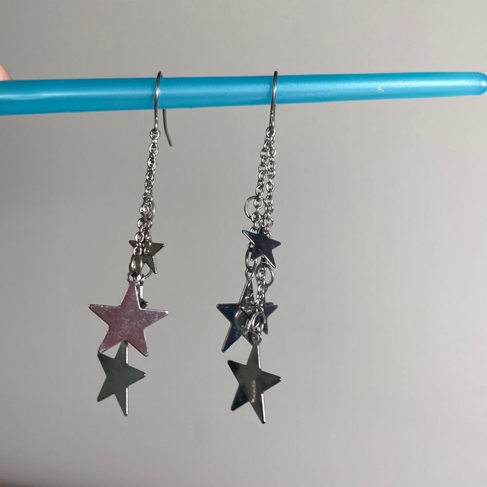 dangly silver star earrings-no plugs